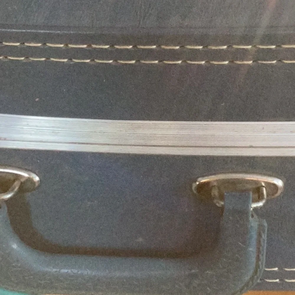 Blue VINTAGE Weekend SUITCASE 20” X 14” X 5 1/2” Beautiful Detailed Lining